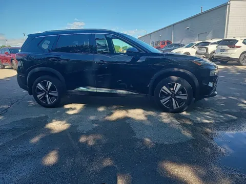 More photos of 2023 Nissan Rogue SL at Metro Nissan of Indianapolis, IN