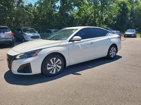 White 2023 Nissan Altima 2.5 S for sale in Indianapolis, IN