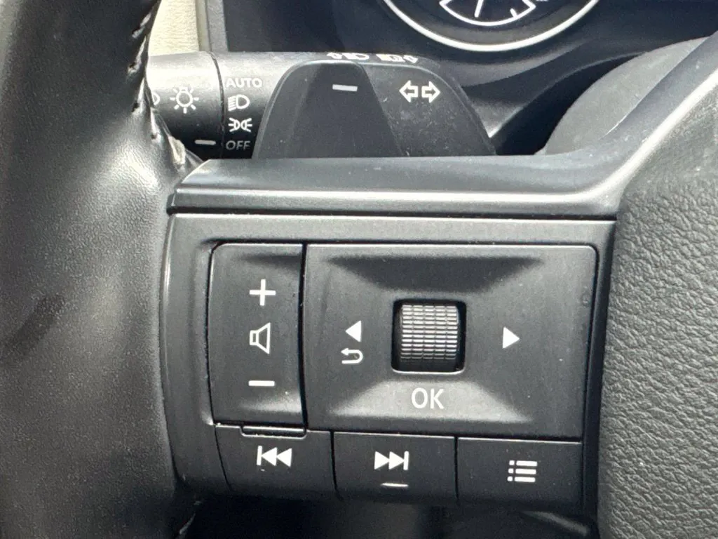 2025 Nissan Rogue SV - Photo 11