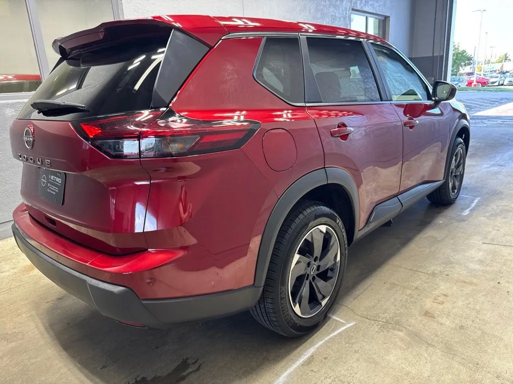 2025 Nissan Rogue SV - Photo 7