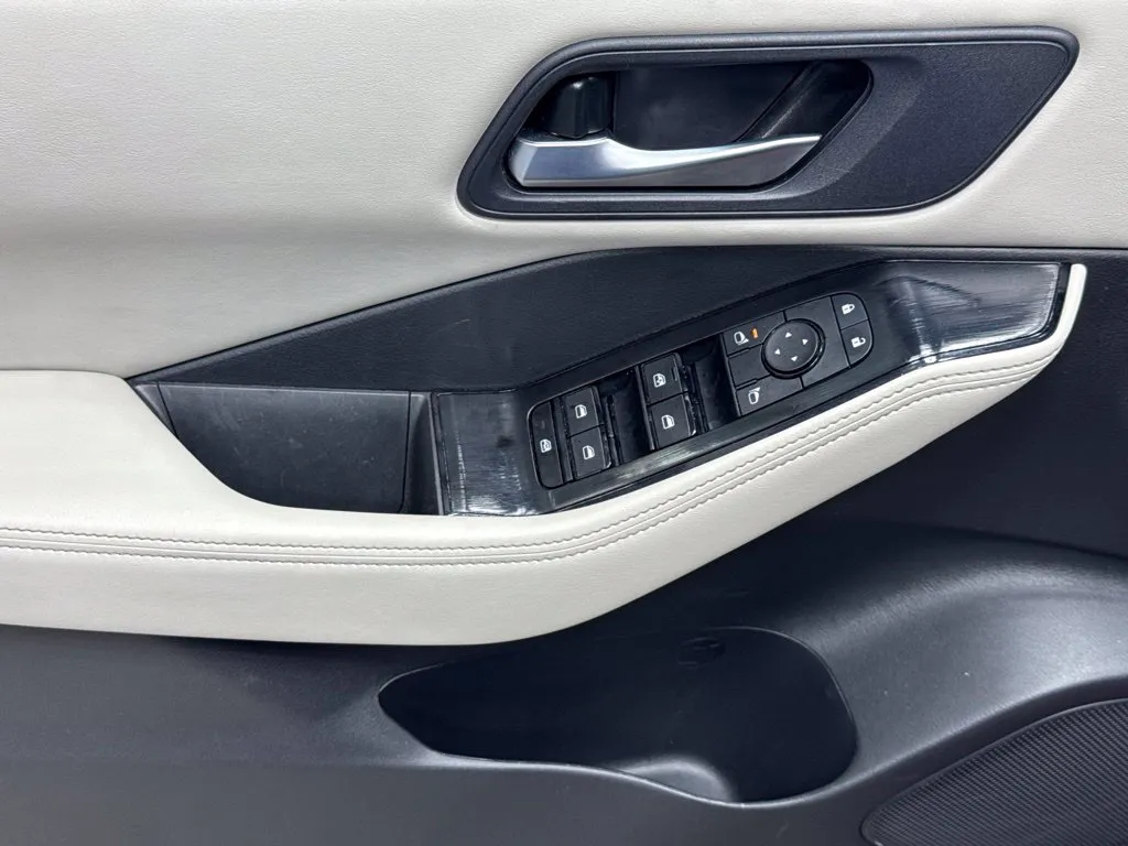 2025 Nissan Rogue SV - Photo 8