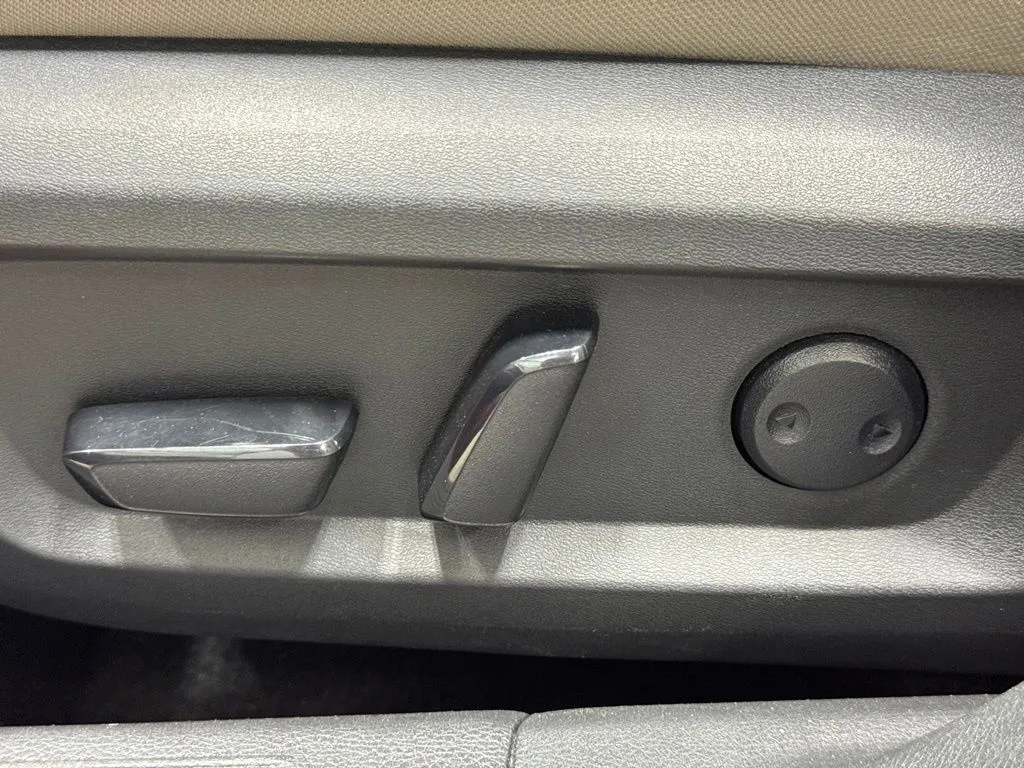 2025 Nissan Rogue SV - Photo 18