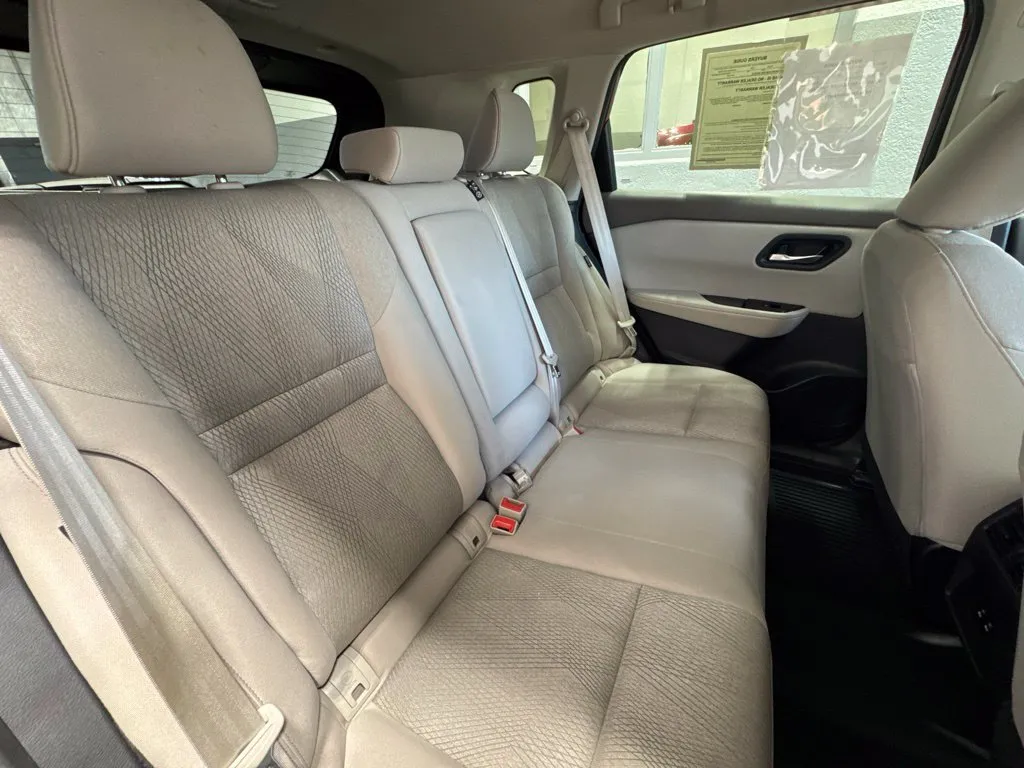 2025 Nissan Rogue SV - Photo 28