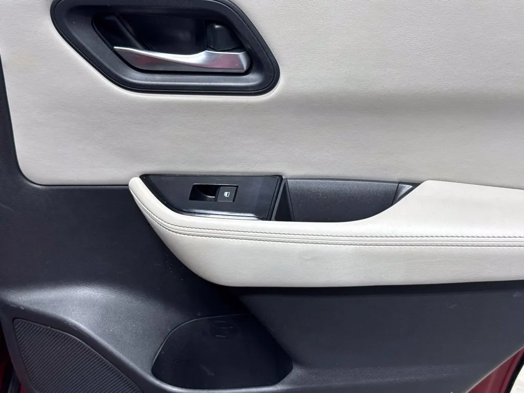 2025 Nissan Rogue SV - Photo 27