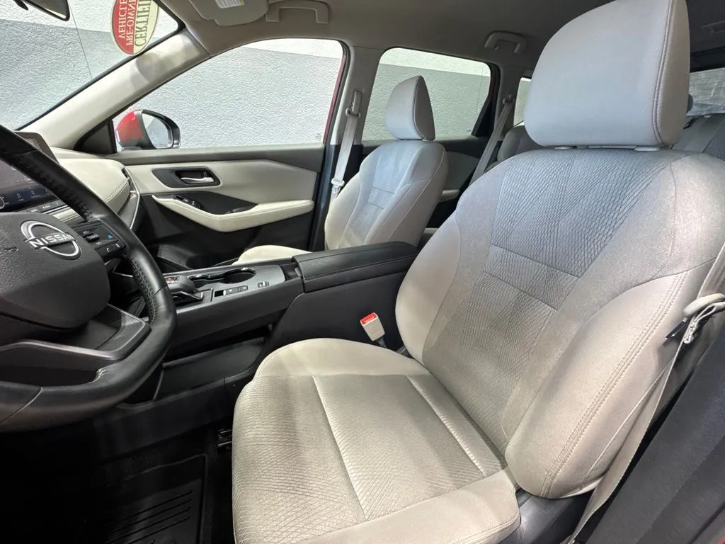 2025 Nissan Rogue SV - Photo 10