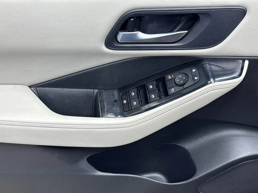 2025 Nissan Rogue SV - Photo 8