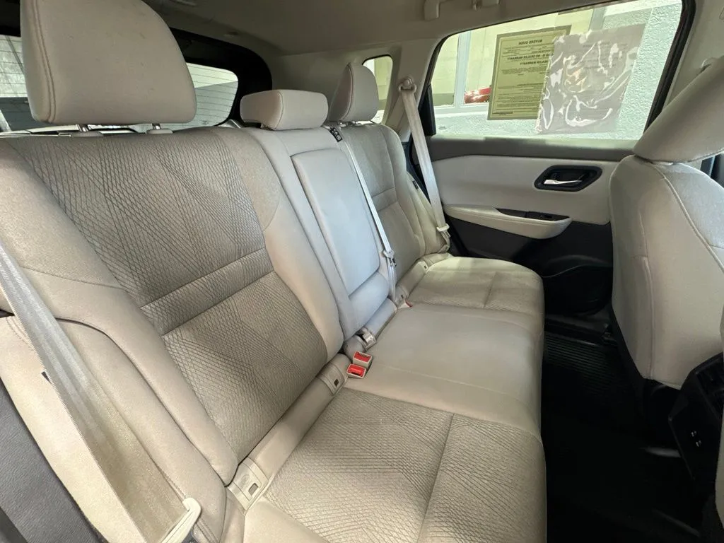 2025 Nissan Rogue SV - Photo 28