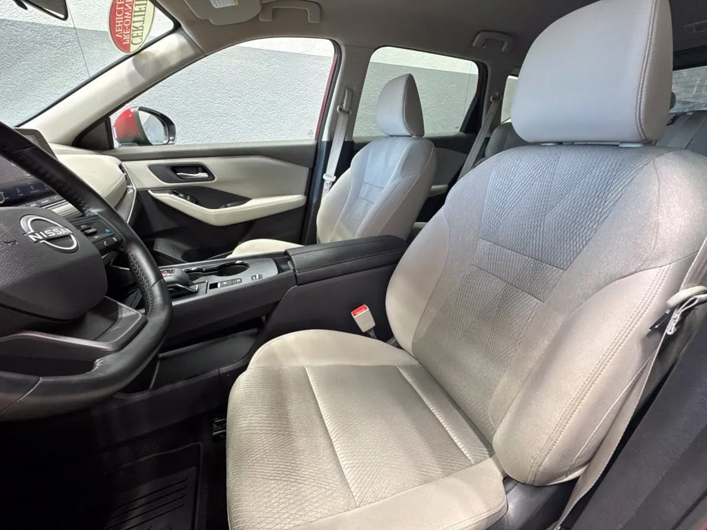 2025 Nissan Rogue SV - Photo 10