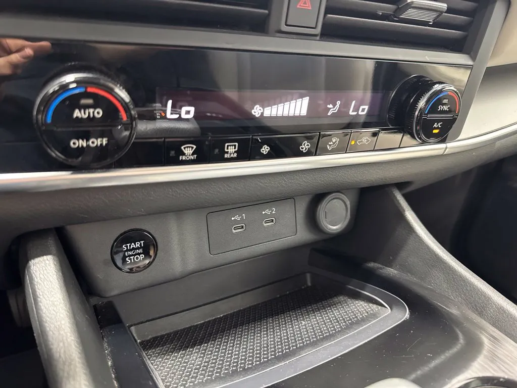 2025 Nissan Rogue SV - Photo 15