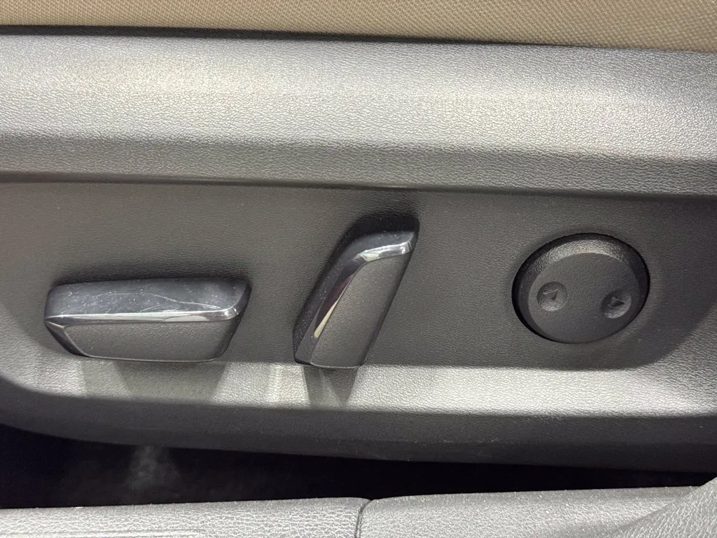 2025 Nissan Rogue SV - Photo 18