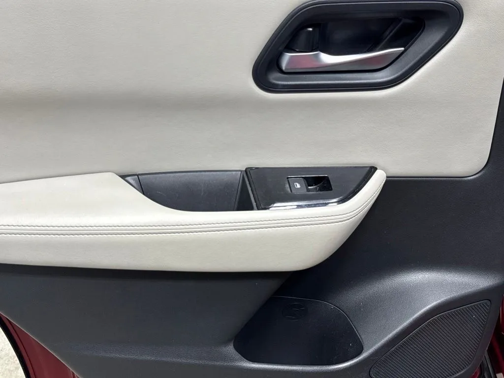 2025 Nissan Rogue SV - Photo 19