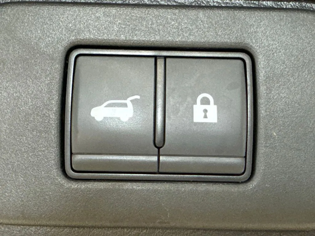 2025 Nissan Rogue SV - Photo 26