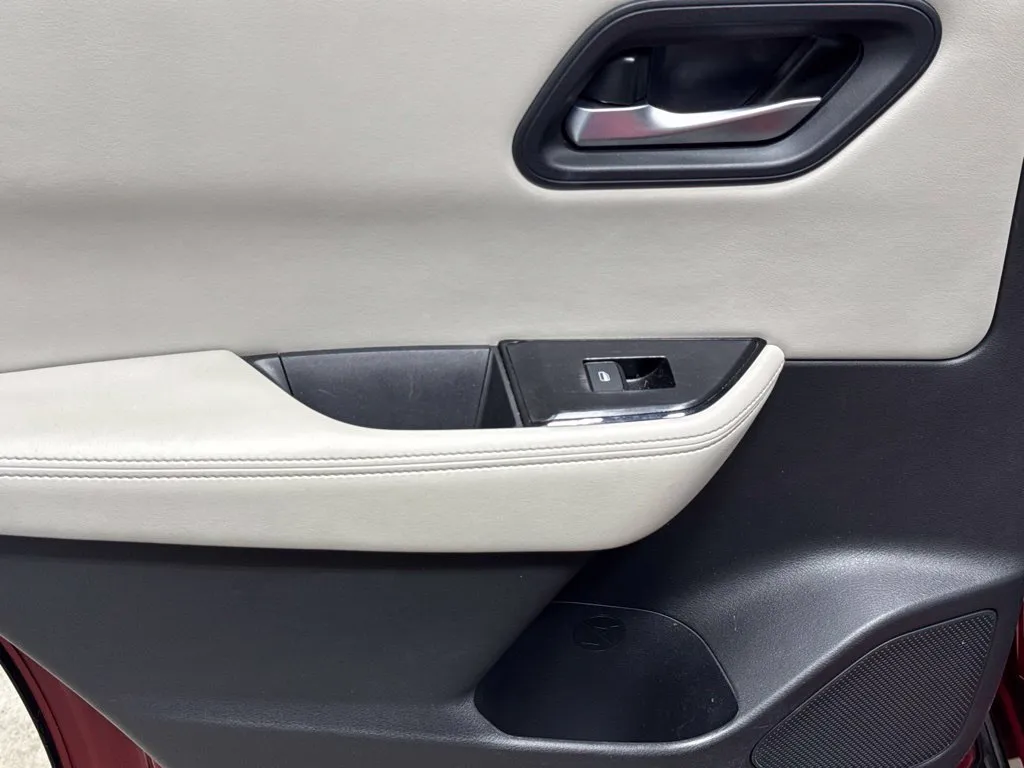 2025 Nissan Rogue SV - Photo 19