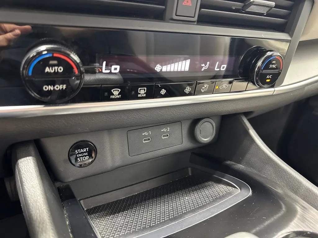 2025 Nissan Rogue SV - Photo 15