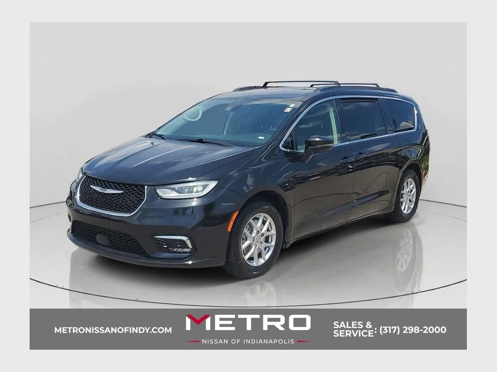 Black 2022 Chrysler Pacifica Touring L for sale in Indianapolis, IN
