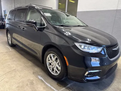 More photos of 2022 Chrysler Pacifica Touring L at Metro Nissan of Indianapolis, IN