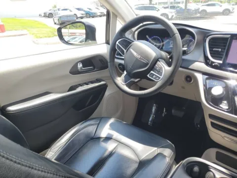 More photos of 2022 Chrysler Pacifica Touring L at Metro Nissan of Indianapolis, IN