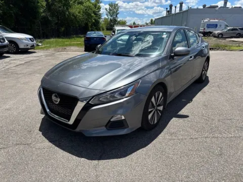 Gray 2022 Nissan Altima 2.5 SV for sale in Indianapolis, IN