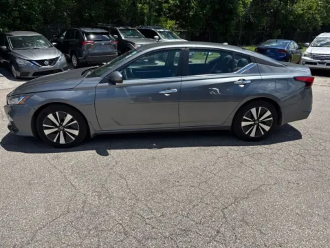 Photos of 2022 Nissan Altima 2.5 SV for sale in Indianapolis, IN at Metro Nissan of Indianapolis