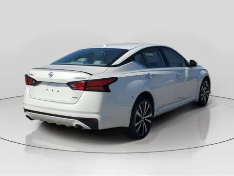More photos of 2021 Nissan Altima 2.5 Platinum at Metro Nissan of Indianapolis, IN