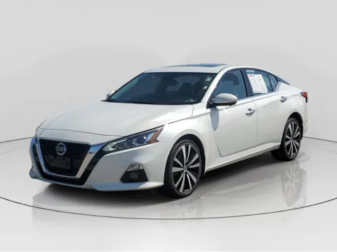 White 2021 Nissan Altima 2.5 Platinum for sale in Indianapolis, IN