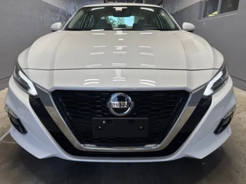 More photos of 2021 Nissan Altima 2.5 Platinum at Metro Nissan of Indianapolis, IN
