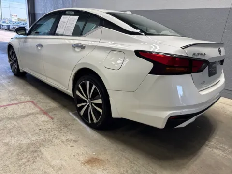 Another view of 2021 Nissan Altima 2.5 Platinum for sale in Indianapolis, IN at Metro Nissan of Indianapolis