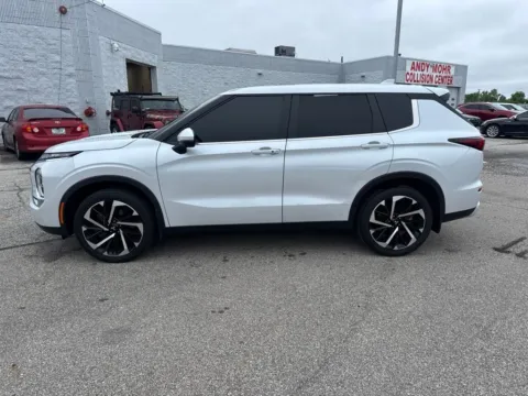 Photos of 2024 Mitsubishi Outlander SE Black Edition w/Pano Roof for sale in Indianapolis, IN at Metro Nissan of Indianapolis