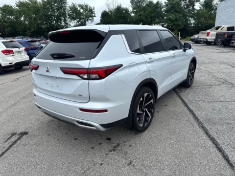 More photos of 2024 Mitsubishi Outlander SE Black Edition w/Pano Roof at Metro Nissan of Indianapolis, IN