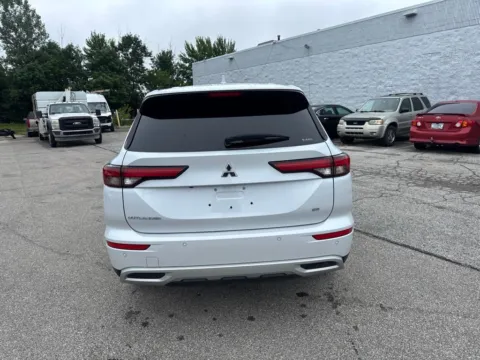 More photos of 2024 Mitsubishi Outlander SE Black Edition w/Pano Roof at Metro Nissan of Indianapolis, IN