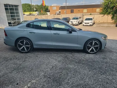 More photos of 2024 Volvo S60 B5 Core Dark Theme at Metro Nissan of Indianapolis, IN