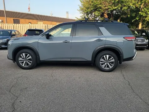More photos of 2023 Nissan Pathfinder SL at Metro Nissan of Indianapolis, IN