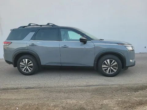 More photos of 2023 Nissan Pathfinder SL at Metro Nissan of Indianapolis, IN