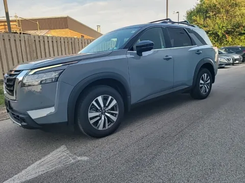 Black 2023 Nissan Pathfinder SL for sale in Indianapolis, IN