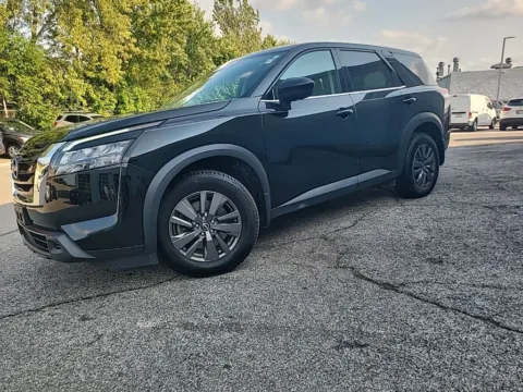 Black 2024 Nissan Pathfinder S for sale in Indianapolis, IN