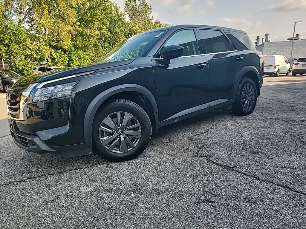 Black 2024 Nissan Pathfinder S for sale in Indianapolis, IN