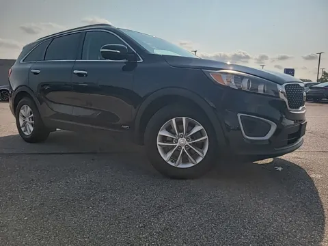 Photos of 2017 Kia Sorento LX for sale in Indianapolis, IN at Metro Nissan of Indianapolis