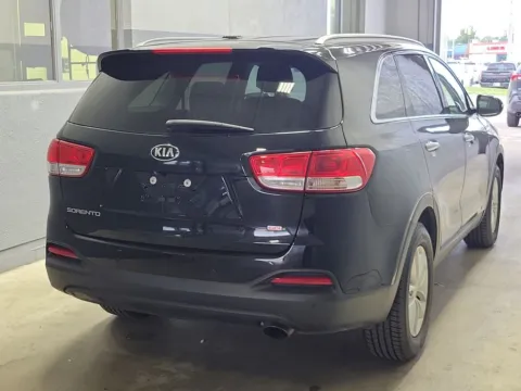 More photos of 2017 Kia Sorento LX at Metro Nissan of Indianapolis, IN