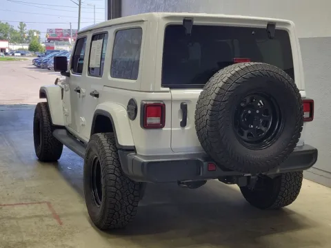 More photos of 2022 Jeep Wrangler Unlimited Sahara at Metro Nissan of Indianapolis, IN