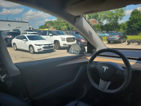 More photos of 2023 Tesla Model Y Long Range at Metro Nissan of Indianapolis, IN