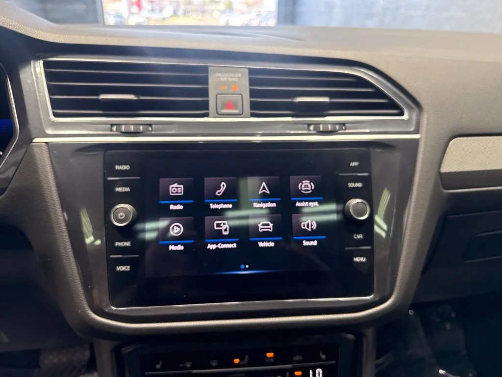 2022 Volkswagen Tiguan SE - Photo 30