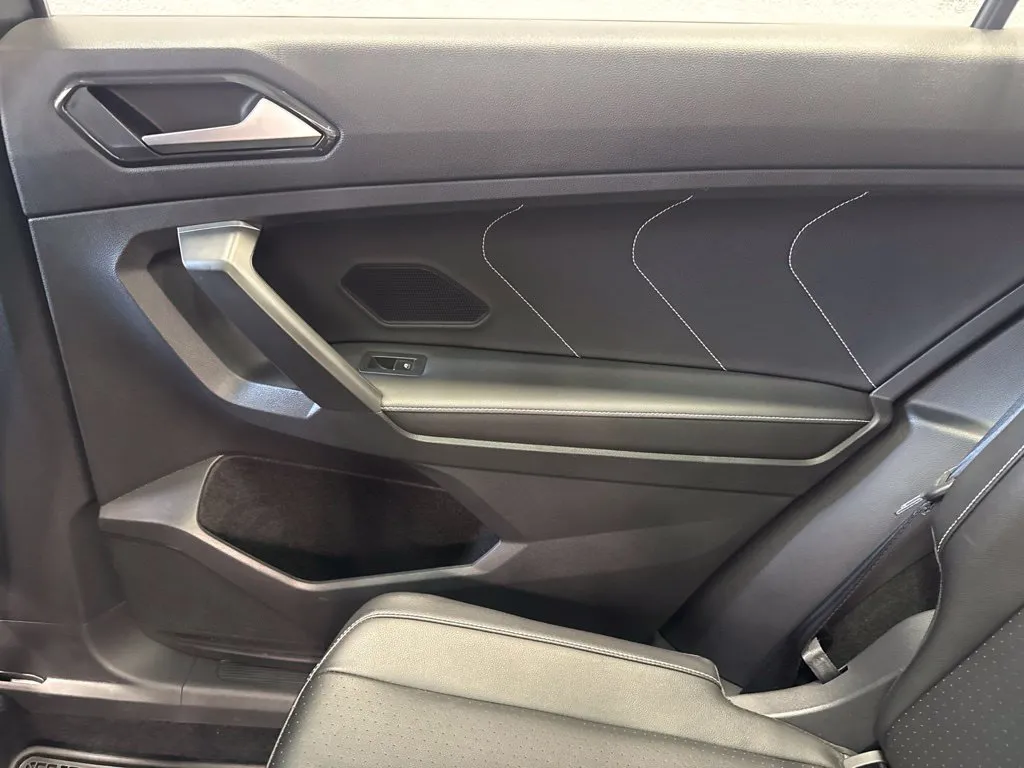2022 Volkswagen Tiguan SE - Photo 21