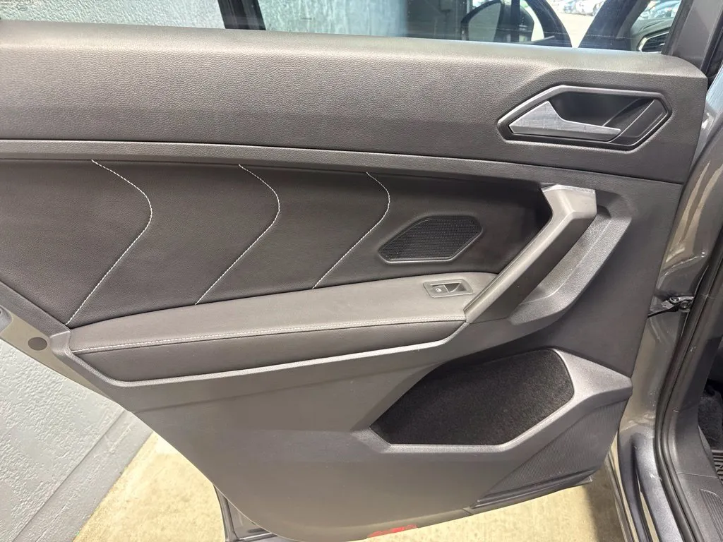 2022 Volkswagen Tiguan SE - Photo 19