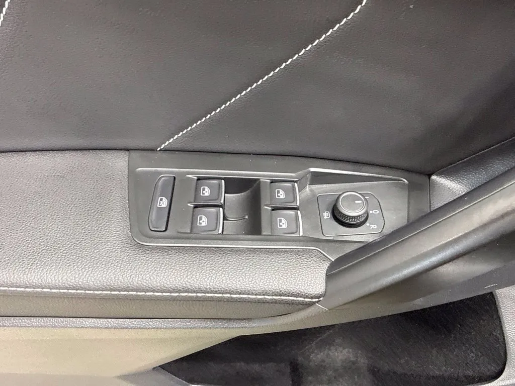 2022 Volkswagen Tiguan SE - Photo 26