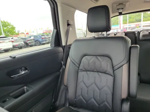 More photos of 2026 Nissan Pathfinder Platinum at Metro Nissan of Indianapolis, IN