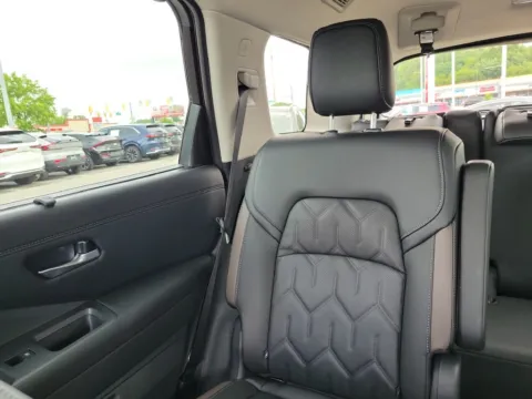 More photos of 2026 Nissan Pathfinder Platinum at Metro Nissan of Indianapolis, IN