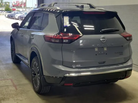More photos of 2026 Nissan Rogue Platinum at Metro Nissan of Indianapolis, IN
