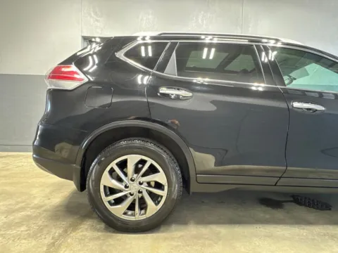 More photos of 2015 Nissan Rogue SL at Metro Nissan of Indianapolis, IN