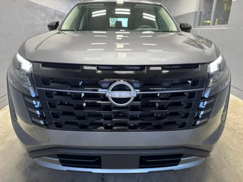 More photos of 2026 Nissan Pathfinder Platinum at Metro Nissan of Indianapolis, IN