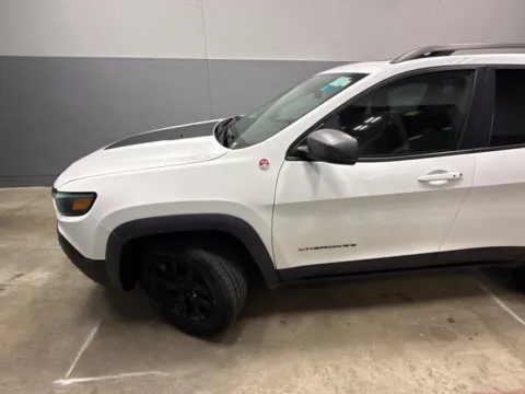 Photos of 2019 Jeep Cherokee Trailhawk for sale in Indianapolis, IN at Metro Nissan of Indianapolis